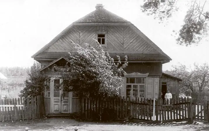 Аптека в поселке Глуша, начало 1960-х.
