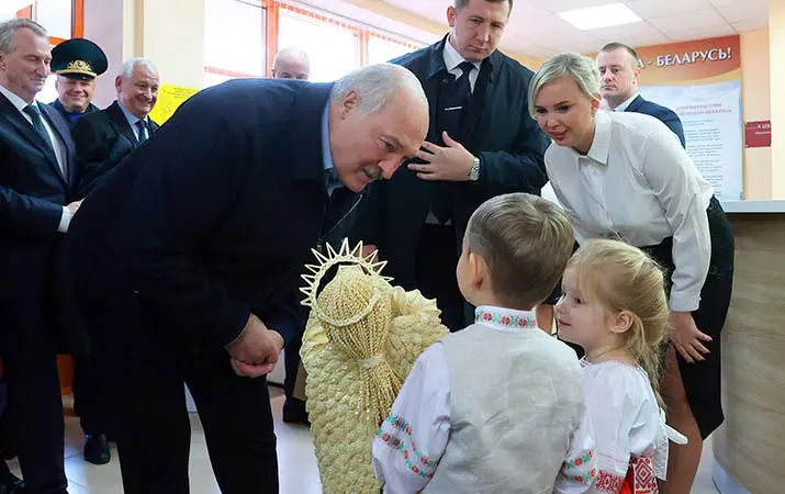 Во время рабочей поездки Президент посетил Островецкую ЦРКБ.