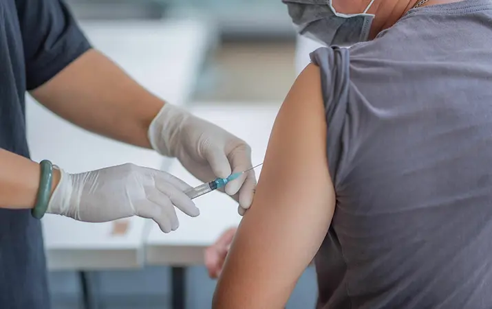 Житель Магдебурга намеренно сделал 217 прививок против COVID-19 в течение 29 месяцев