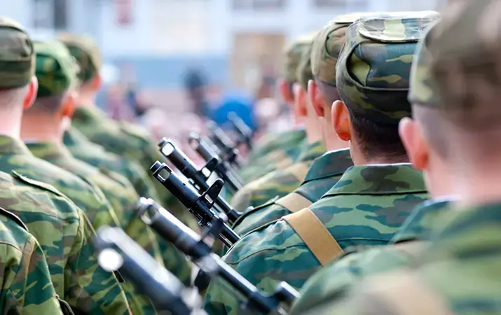 Сохраняется ли средний заработок в период военных сборов? 